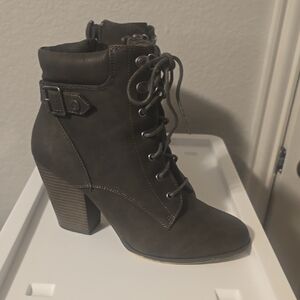 Women's Lace-Up Ankle Boots - Olive